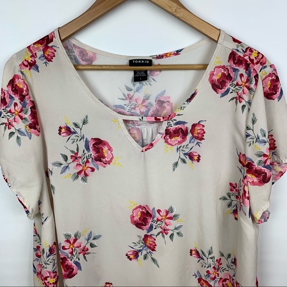 Torrid FLORAL PRINT GEORGETTE KEYHOLE BLOUSE - Picture 5 of 9